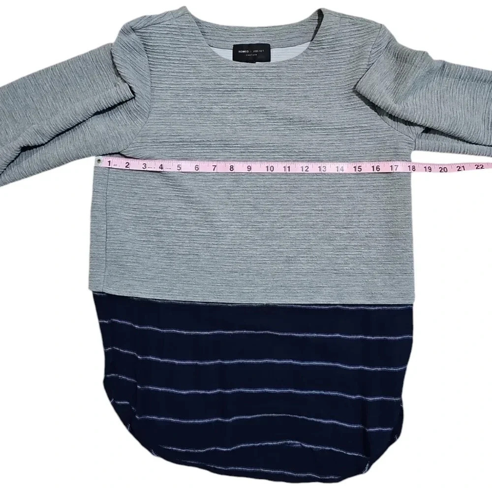 Romeo + Juliet Couture Small Gray Navy Striped 2-in-1 Layered Sweater Investment - Picture 7 of 7
